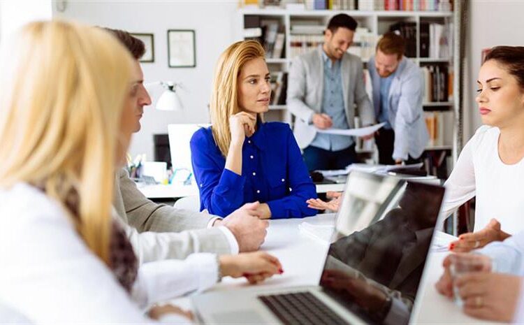 Πόσοι εργαζόμενοι σε εμπόριο, υπηρεσίες και βιομηχανία μένουν σε τηλεργασία