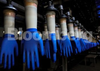 Αυτοί είναι οι billionaires από τα γάντια της πανδημίας