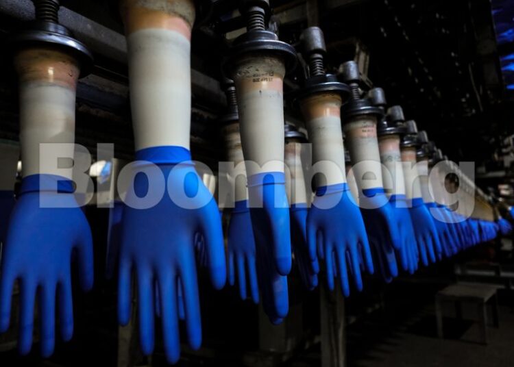 Αυτοί είναι οι billionaires από τα γάντια της πανδημίας