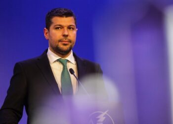 Λειτουργικά κέρδη ένα δισ. ευρώ η ΔΕΗ ως το 2024