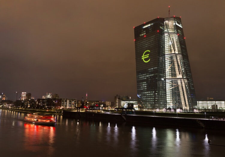 Κλονίζεται η εμπιστοσύνη των Ευρωπαίων στην ΕΚΤ