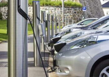 Οι big business της ηλεκτροκίνησης: Ποιοι θα επενδύσουν σε 10.000 σημεία φόρτισης