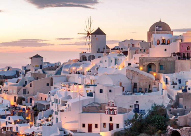 Πάνω από 7 δισ. ευρώ θα χάσει η οικονομία από τις απώλειες στον τουρισμό