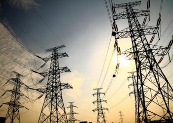 ΔΕΗ, Μυτιληναίος, ΗΡΩΝ, Elpedison και NRG θα μοιραστούν τους 135.000 πελάτες της καθολικής υπηρεσίας