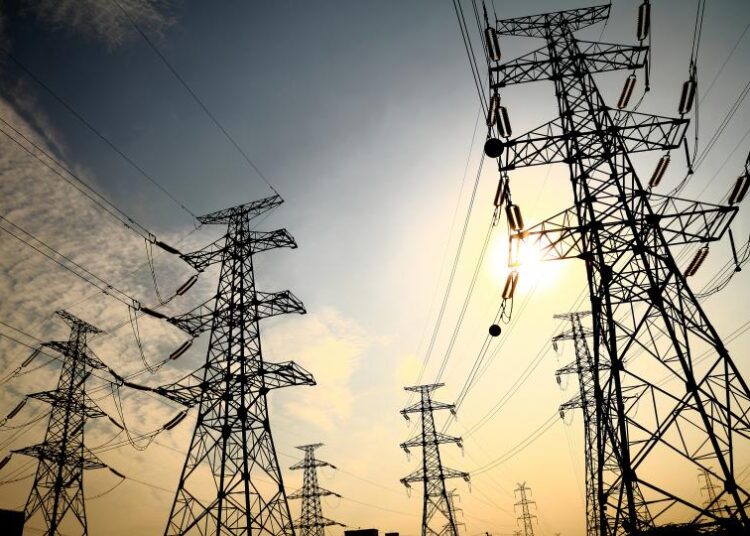 ΔΕΗ, Μυτιληναίος, ΗΡΩΝ, Elpedison και NRG θα μοιραστούν τους 135.000 πελάτες της καθολικής υπηρεσίας