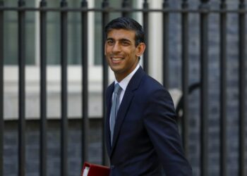 Αύξηση συντάξεων: Εκτός triple lock ο μέσος όρος αποδοχών στη Μ. Βρετανία;