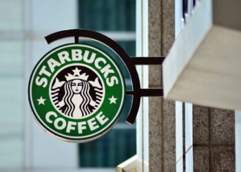 Starbucks: Αλλαγή στρατηγικής μετά την πανδημία