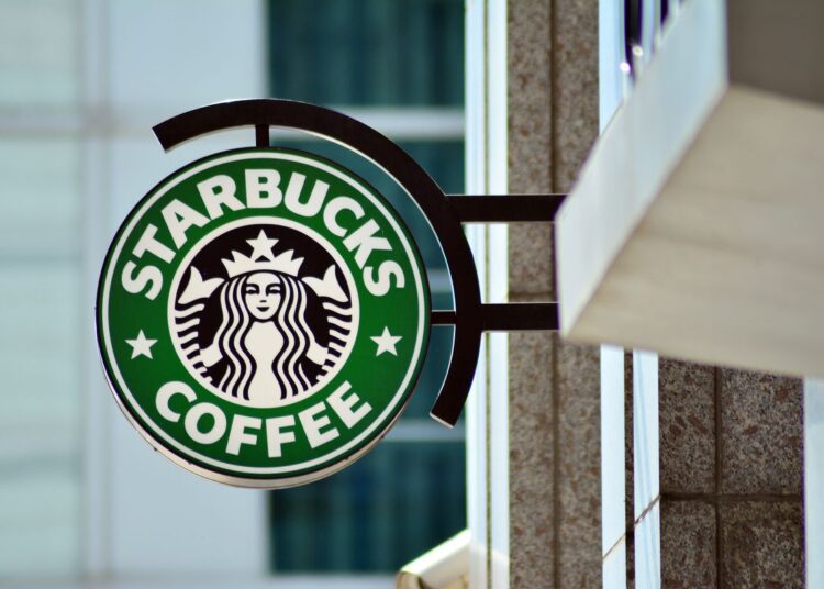 Starbucks: Αλλαγή στρατηγικής μετά την πανδημία
