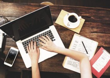 KPMG: Τηλεργασία και αυξήσεις μισθών παρά την πανδημία