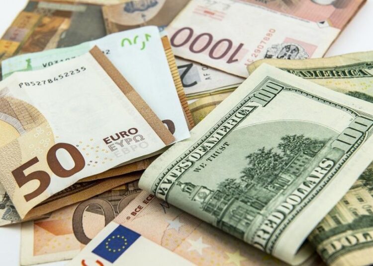 Ενισχυμένο βγαίνει το ευρώ από την κρίση του κορονοϊού