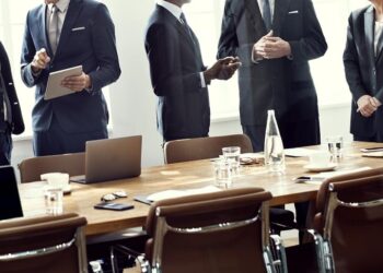 ΕΝΕΙΣΕΤ: Δεν προάγει την ανάταξη του ΧΑ, ούτε θα φέρει ξένα κεφάλαια το νομοσχέδιο για την εταιρική διακυβέρνηση