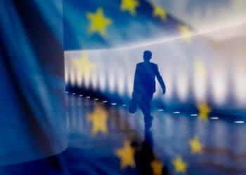 Στενό μαρκάρισμα από τον ESM με αποδέκτες Ιταλία και Ελλάδα