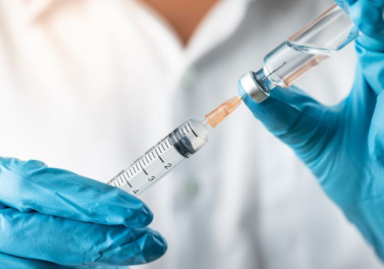 FT: Πόσο θα κοστίζουν τα εμβόλια για τον κορωνοϊό