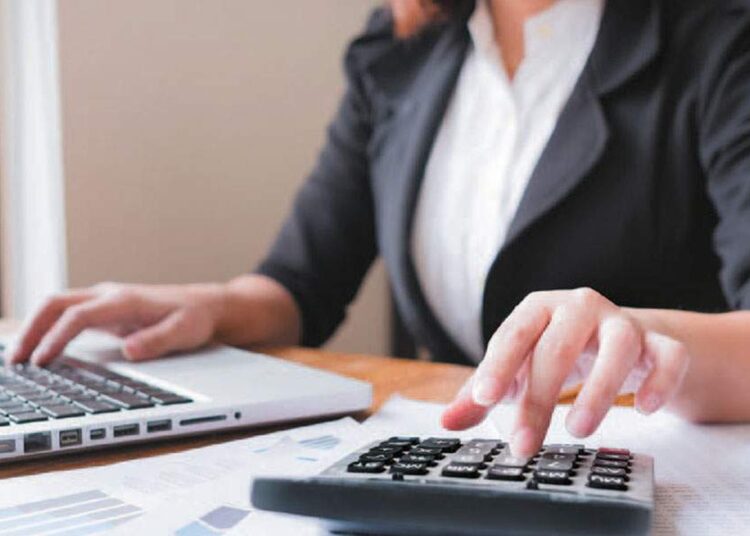 Χρεωστική μία στις τρεις φορολογικές δηλώσεις με μέσο φόρο 911 ευρώ