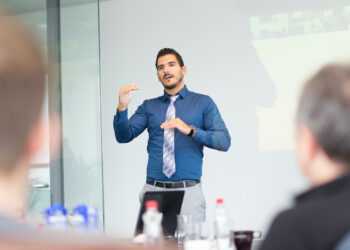 Pitch Deck: Οδηγός παρουσίασης της startup σας σε επενδυτές