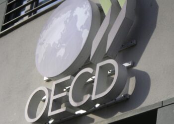 ΟΟΣΑ: Έως 3,8% η μείωση της απασχόλησης στην Ελλάδα το 2020