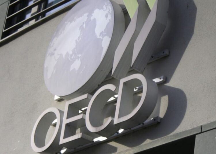 ΟΟΣΑ: Έως 3,8% η μείωση της απασχόλησης στην Ελλάδα το 2020