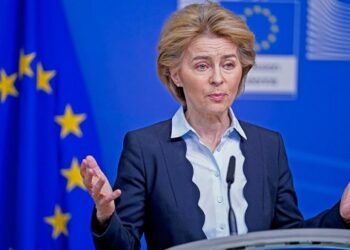 Φον ντερ Λάιεν: Aν επιτυγχάνεται ο στόχος θα γίνεται η εκταμίευση της δόσης για το κράτος- μέλος