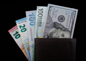 Πώς μπορεί να χάσει την ηγεμονία του το δολάριο