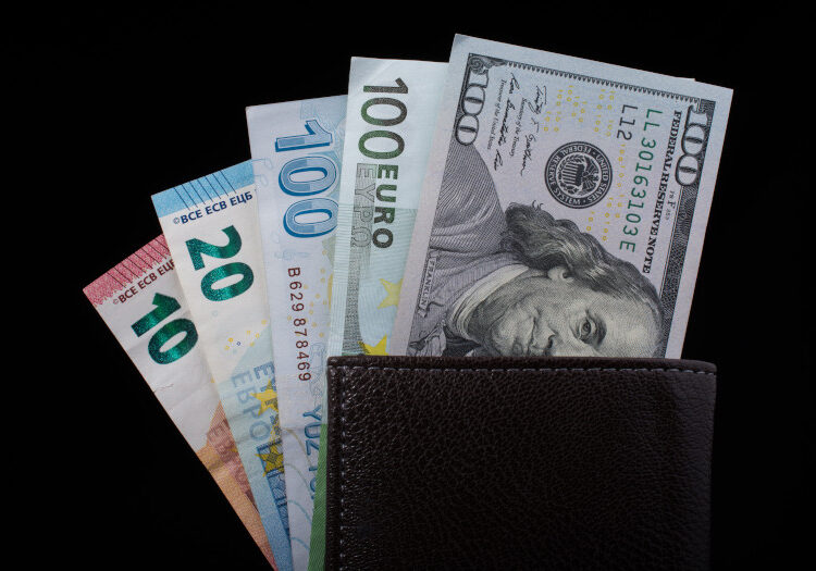 Πώς μπορεί να χάσει την ηγεμονία του το δολάριο