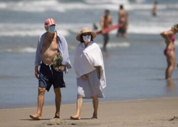 Από το vacation στο stay-cation: Η νέα τάση στις διακοπές για Ευρωπαίους αλλά και Έλληνες