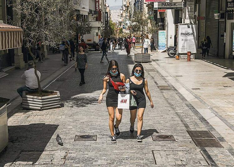 Σε «ελεύθερη πτώση» το εμπόριο – Προς απώλειες ρεκόρ άνω των 10 δισ. το 2020