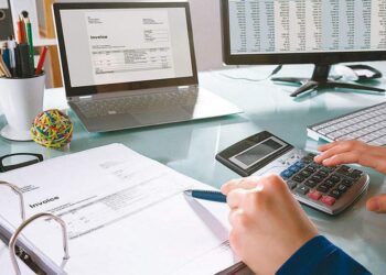 Λιγότερα βάρη για τη μεσαία τάξη προτείνει η επιτροπή Πισσαρίδη