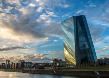 Πλατφόρμα τύπου Amazon για εκποίηση κόκκινων δανείων σχεδιάζει η ΕΚΤ