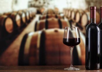 Παγκόσμια κρίση στο κρασί: Το δίνουν για… απολυμαντικά