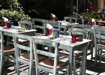 Μείωση κατά 84,6% στον τζίρο των επιχειρήσεων καταλυμάτων και εστίασης