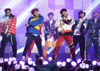 Πολυεκατομμυριούχοι μέτοχοι τα μέλη νοτιοκορεάτικου συγκροτήματος μετά από IPO