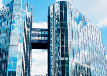 Νέο πλήγμα στις επιχειρήσεις από την έξαρση του κορωνοϊού