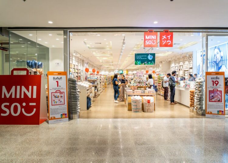 Miniso: Δισεκατομμυριούχος ο ιδρυτής της μετά την εισαγωγή της στο Χρηματιστήριο της ΝΥ