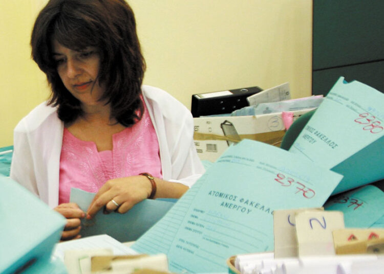 Φόβοι για εκτίναξη της ανεργίας και περαιτέρω μείωση μισθών