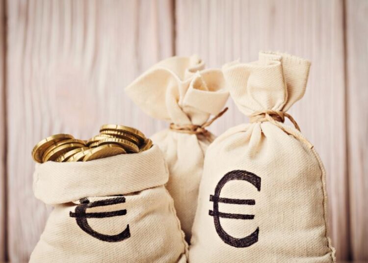 Επιστροφή των δίδυμων ελλειμμάτων έφερε η κρίση του κορονοϊού