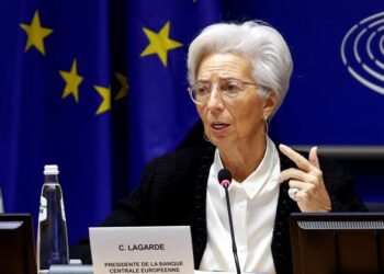 Λαγκάρντ: Το εμβόλιο δεν αλλάζει τις οικονομικές προβλέψεις