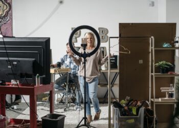 Livestream Shopping: Η τέχνη του να μετατρέπεις τις πωλήσεις σε διασκέδαση