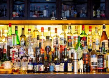 Πτώση 32% των πωλήσεων αλκοόλ, ανησυχία για 35.000 επιχειρήσεις