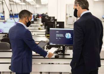 Series D με $167,000,000 και αποτίμηση $1,5 δις για την Color