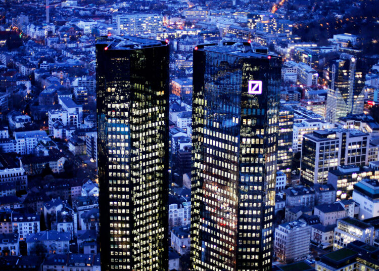 Οι επενδυτικές κινήσεις της Deutsche Bank την καθιστούν για 1η φορά κερδοφόρα από το 2014