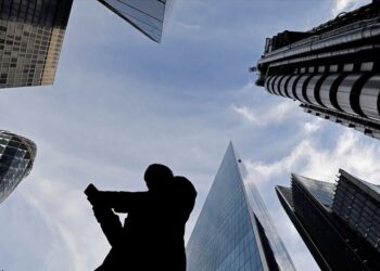 Ζαλίζει το ύψος του παγκόσμιου χρέους