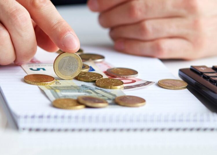 Μισός φόρος για όσους επιστρέψουν στην Ελλάδα