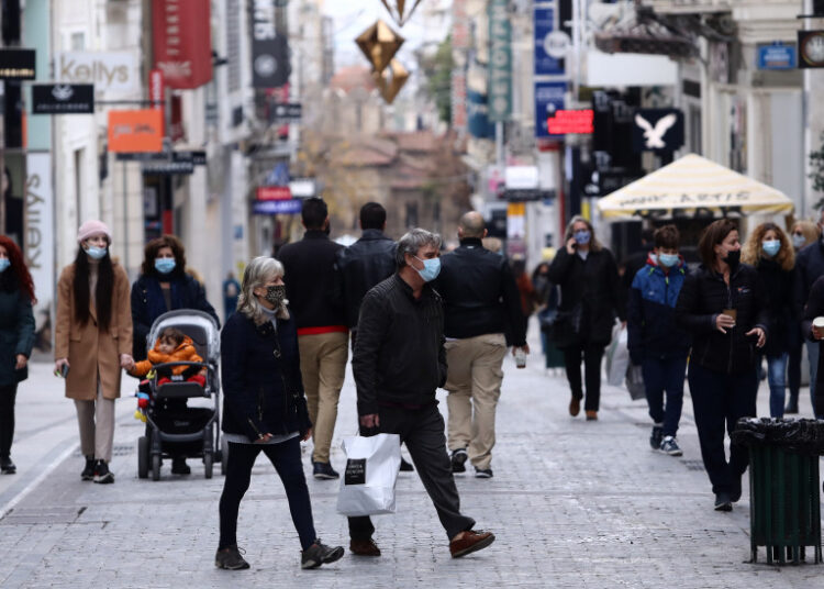 Ένας χρόνος από το κλείσιμο του λιανεμπορίου: Στα 10 δισ. οι απώλειες – Θολή η επόμενη μέρα