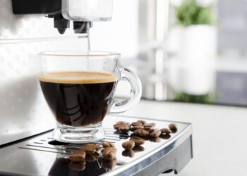 «Πόλεμος» στα ράφια για τον εσπρέσο: Το άλμα πωλήσεων και οι «παίκτες»