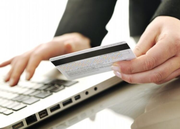 ΙΟΒΕ: Ανάγκη στοχευμένων κινήτρων για ενίσχυση των ηλεκτρονικών πληρωμών με στόχο αύξηση των φορολογικών εσόδων