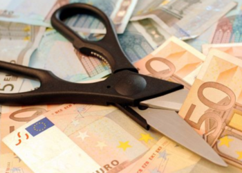 Bloomberg: Η ΕΕ σκέφτεται να επεκτείνει και το 2022 τη χαλάρωση των κανόνων για το χρέος