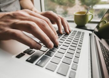 Οι εργαζόμενοι παγκοσμίως λένε “ναι” σε νέες ψηφιακές δεξιότητες και τηλεργασία