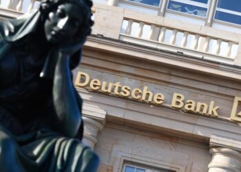 «Κόβει» την εκτίμηση για την ανάπτυξη της ελληνικής οικονομίας η Deutsche Bank