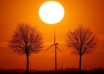 Έντονο επενδυτικό ενδιαφέρον για αιολικά και φωτοβολταϊκά πάρκα