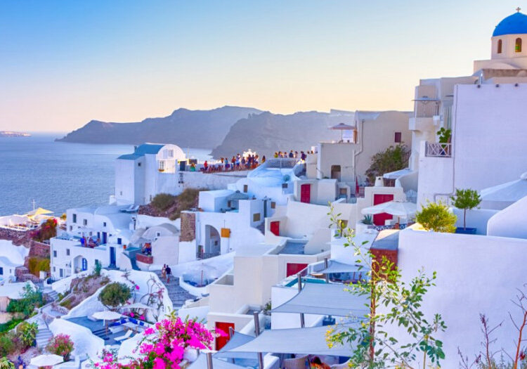 Διεθνή ΜΜΕ σχολιάζουν το άνοιγμα της Ελλάδας στον τουρισμό, στις 14 Μαϊου